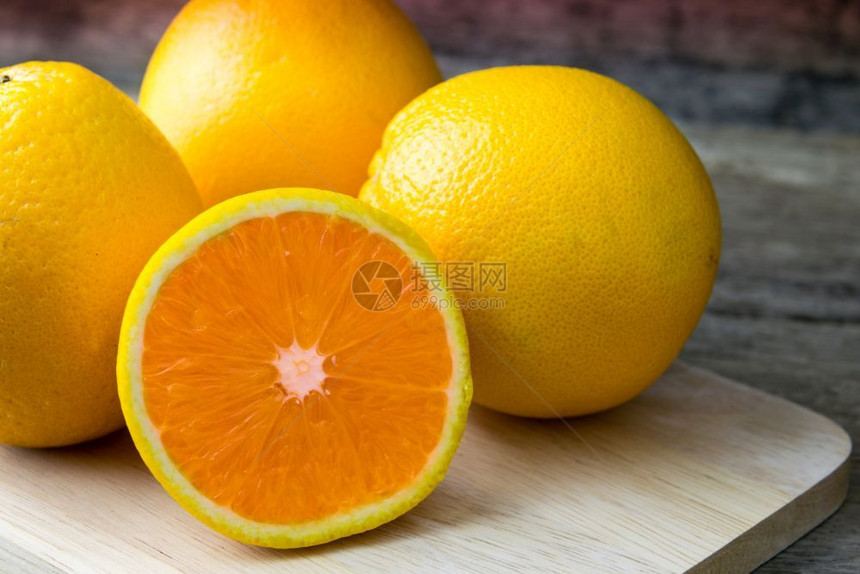 甜蜜多汁的橙子图片