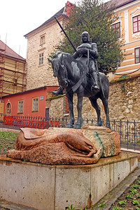 在克罗地亚萨格勒布雕塑的圣乔治杀死龙欧洲建筑学古老的背景图片