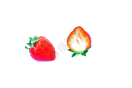 美味的叶子白色背景红成熟草莓果实可口图片