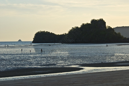 海岸线风景优美日出泰国安达曼海美丽的日落图片