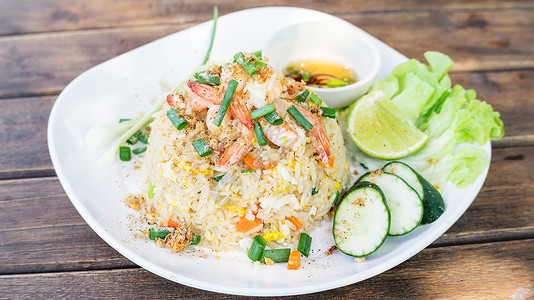 草本植物香料洋葱带虾的炒饭泰国食品图片