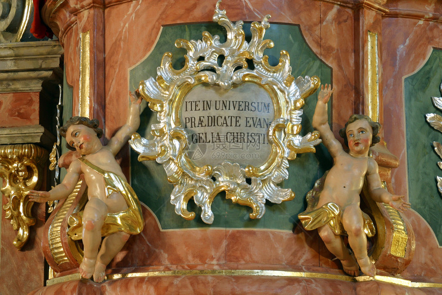 克罗地亚Zacretje圣十字教区堂的圣像天使殿上的雕像宗教叉欧洲图片