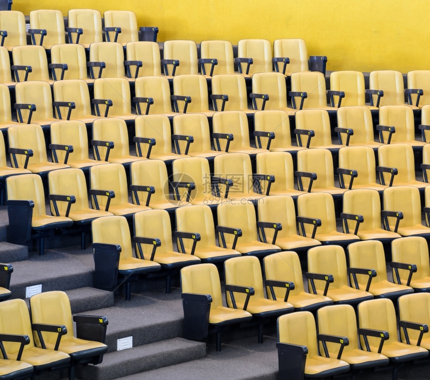 带有黄色椅子的会议室厅教育扶手椅楼梯图片