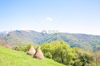 收获农业风景优美意大利阿尔卑斯山村传统干草堆12月0日图片