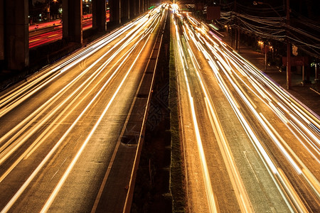 中央车辆市心夜间高速公路长距离于城市中心模糊图片