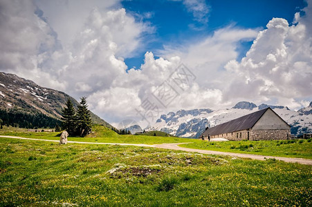 地标范围自然意大利蒙塔西奥山意大利阿尔卑斯山高原高清图片