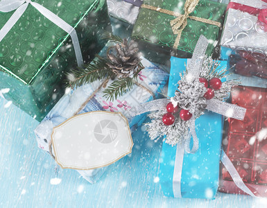 蓝木背景的新年礼物盒季节圣诞天图片