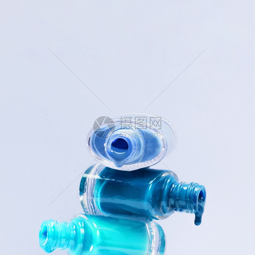 案子种安全的用堆叠开瓶装的指甲油紧闭蓝色墨镜图片