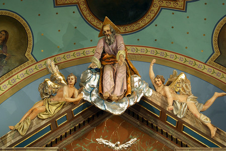 祭坛画上帝精神圣父克罗地亚Zacretje教区圣十字堂主祭坛的雕像图片