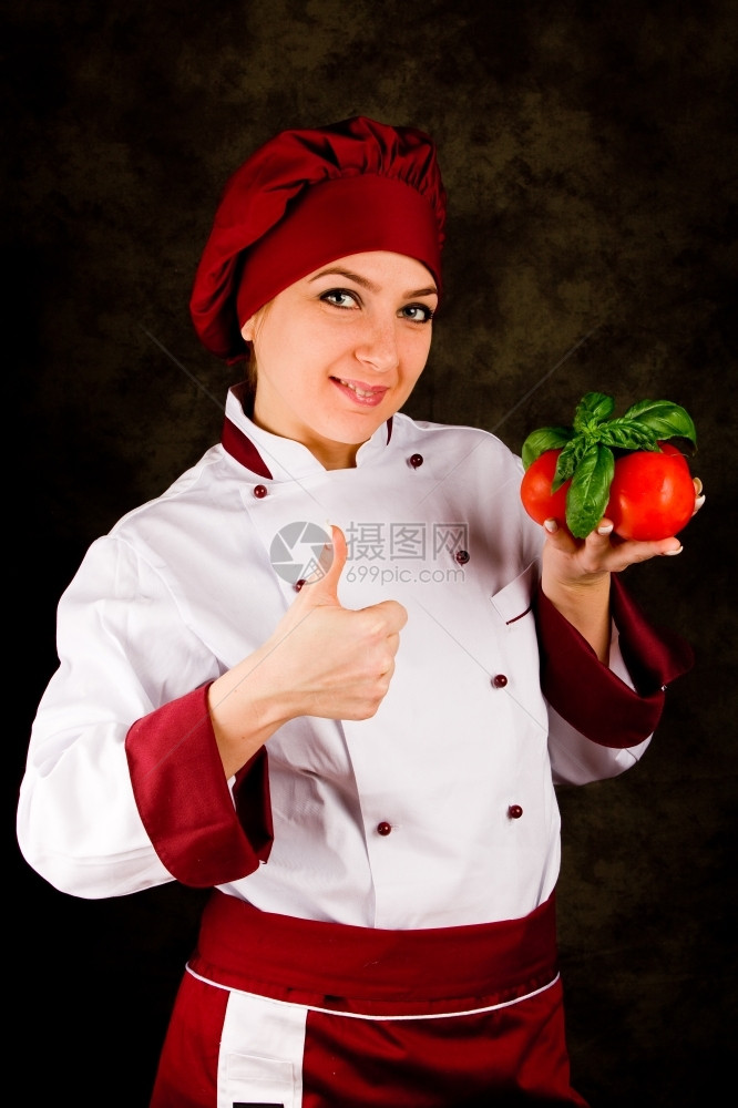 女年轻厨师在农村背景面前的肖像照片平坦染色图片