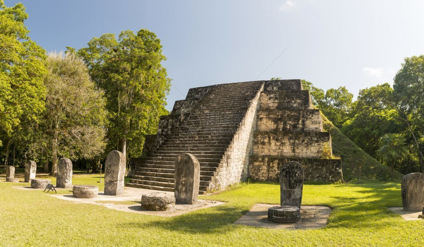 老的危地马拉蒂卡尔玛雅人废墟复杂Q地区金字石和灰自然寺庙图片