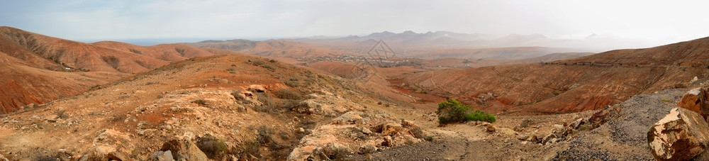 全谷透干燥沙漠富尔图拉岛美丽山地风景的全背景