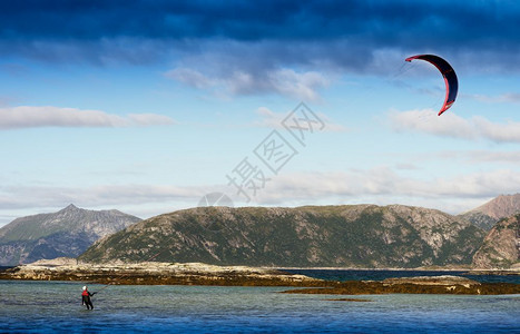 大海背景中的风筝传单高清大海背景中的风筝传单墙纸天空溜槽图片