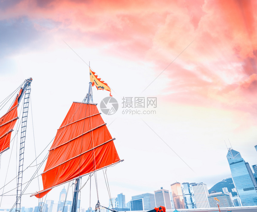 帆香港红木船图标在维多利亚港经营的红木船游客树繁茂图片