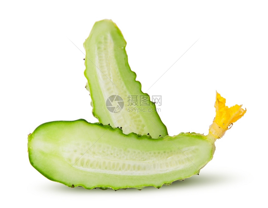 两半多汁的绿黄瓜被白色背景隔离健康成熟白色的图片