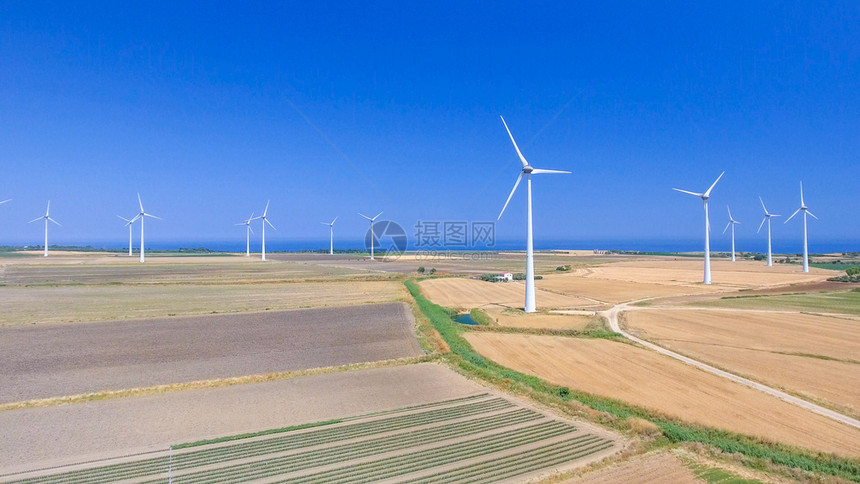 车站夏季的工业风力车空中观景轮廓电图片