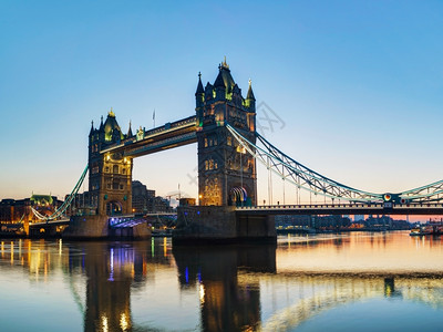 英国吸引力吊桥伦敦的铁塔早上在大不列颠图片