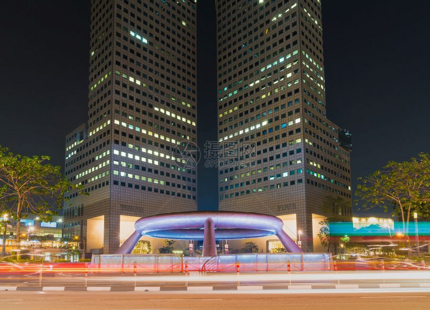 新加坡城市背景之摩天大楼的黄昏地标点财富景观喷泉图片