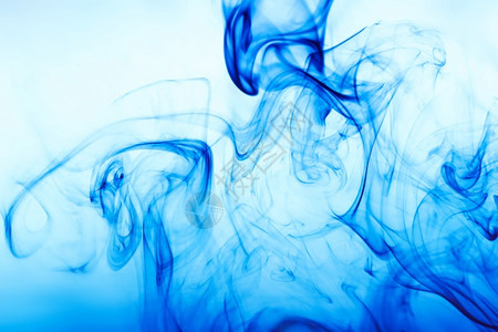 蓝色透明烟雾布鲁斯形式蓝色烟雾的抽象背景液体设计图片