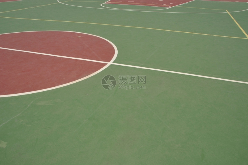 外部场地面户法院的彩色篮球线图片