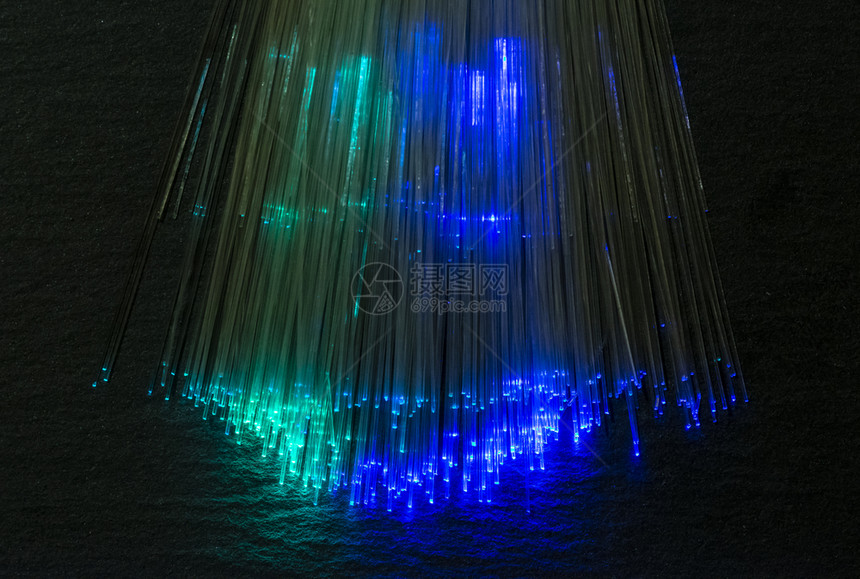 明亮的数据传输光纤电缆包括许多光纤发的颜色不同技术背景13503C2156金属丝丰富多彩的图片