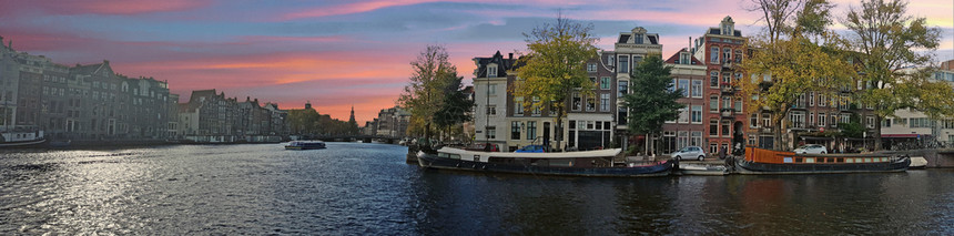 日落时荷兰阿姆斯特丹市风景黄昏城的景观图片