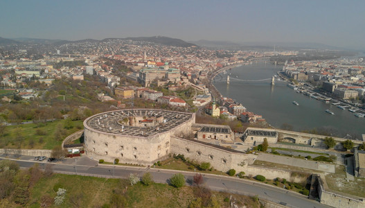 布达佩斯天线和城市堡的空中视图全景欧洲城市观图片