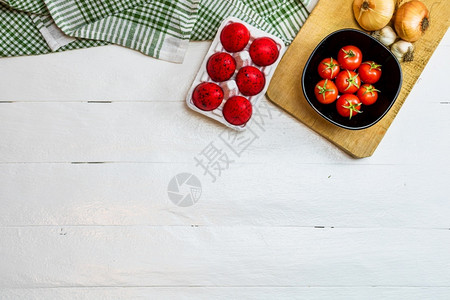 为了桌子意大利食成分樱桃番茄和烹饪香料调味品图片