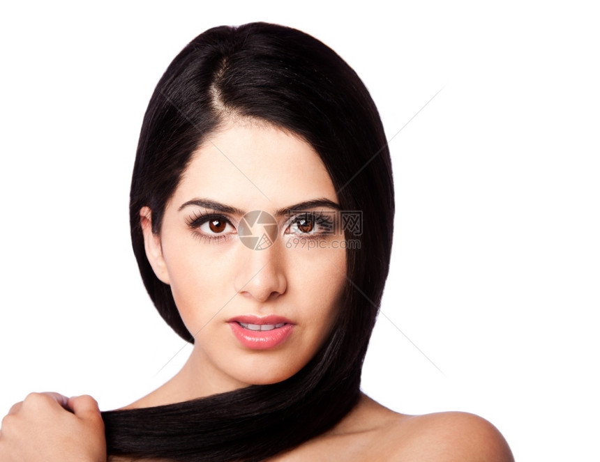 鼻子头发护理美丽被殴打的健康妇女面对着直长头发上缠着清晰的皮肤发型概念与世隔绝图片