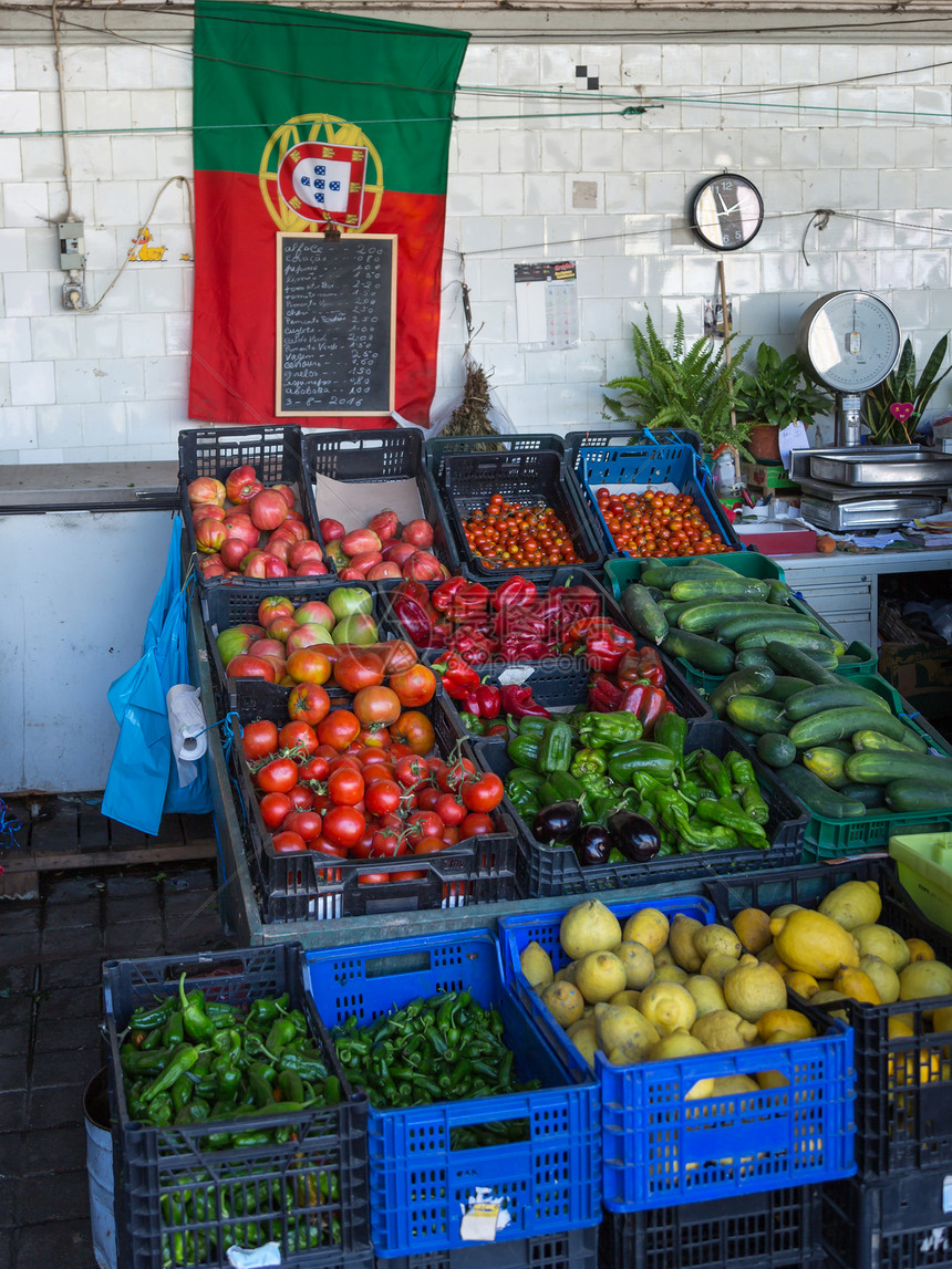 镇葡萄牙PortoStall的配有新鲜蔬菜Bolhao市场食物摊位图片