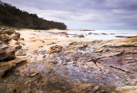澳洲海景清晨斯特拉德布罗克岛带湿岩墙纸海滩旅行图片
