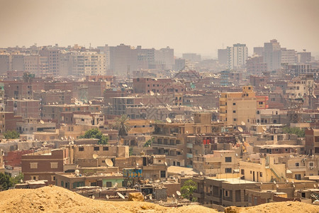 人们黄色的EgpytGiza市的城景住宅图片