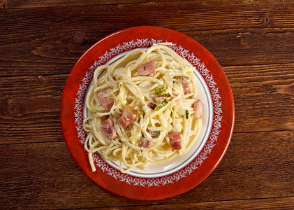 吃盘子西里自制意大利面条含火腿的意大利面条德里齐奥索图片