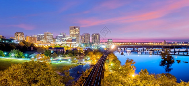 桥城市景观旅行里士满市弗吉尼亚天际和黄昏的詹姆斯河图片