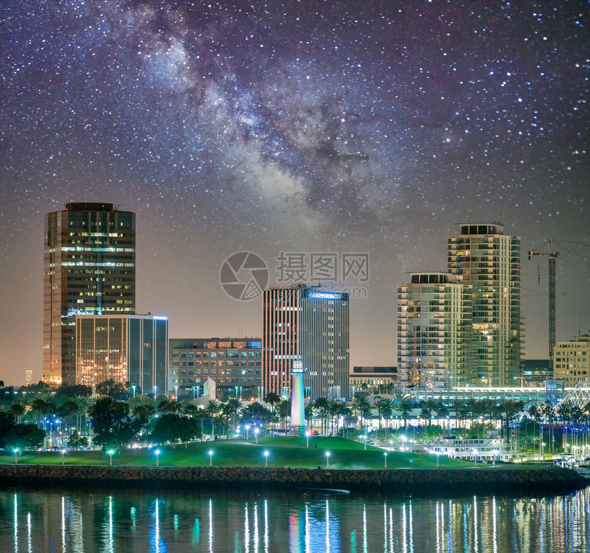 现代的桑圣迭戈市下城在星夜加利福尼亚州风景从城市港口一种图片