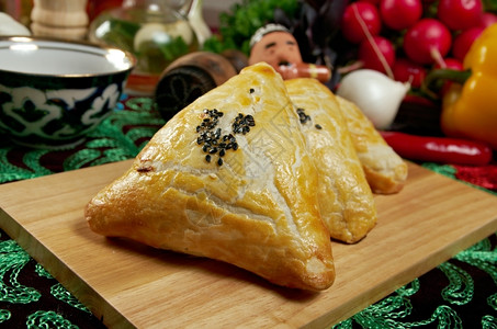 中央传统东部食物萨马乌兹别克烹饪有品位的萨摩高清图片