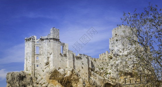 兴趣蓝色的建造苏赫罗斯城堡的废墟苏赫罗斯城堡的西班牙废墟图片