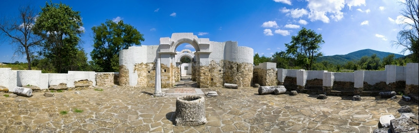 古代文化结石老的废墟大普列斯拉夫保加利亚里程碑图片