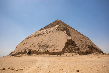 天空法老埃及开罗Dahshur的本特金字塔景观高清图片