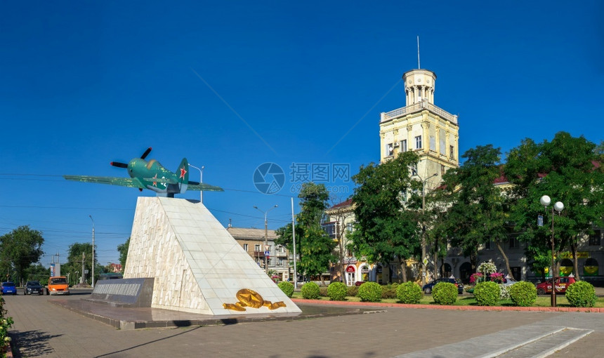 乌克兰扎波罗热0721乌克兰扎波罗热勇士飞行员纪念碑在阳光明媚的夏日早晨乌克兰扎波罗热勇士飞行员纪念碑目的地一种建造图片