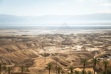 水美丽湖沙漠和死海的景象从马萨达观望沙漠和死海图片