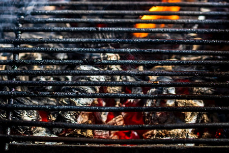 火烧烤炉有发光和燃烧的热煤炭砖质地壁炉图片