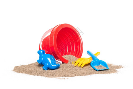 工具儿童在海滩玩上被白种背景孤立夏令孩子图片