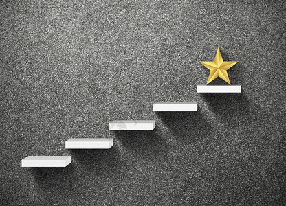 满意成功的大黄星在楼梯上商业成功概念完图片