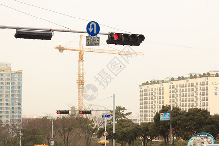 忙碌的南朝鲜济州岛交通流量路队列图片