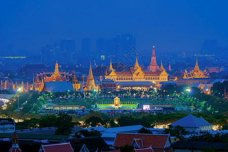 建筑学佛黄昏的风景宫殿庆祝泰国王宫落成生日ThaiPalaceofThai城市景观背景图片