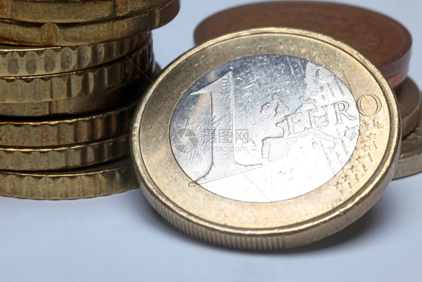 宽慰市场现金欧元硬币图片