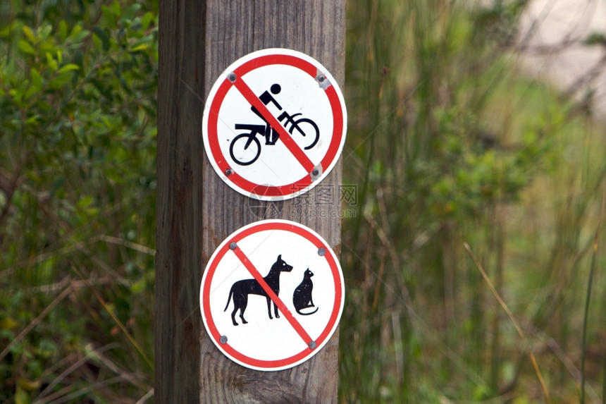 无入境路牌xANo自行车和动物小路安全红色的图片