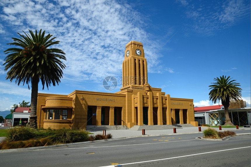 布勒图书馆西方Westportrrsqopos象形钟塔和理事会议厅大楼俯视着新西兰海岸市中心图片