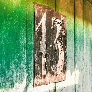 字体绿色13号在旧木墙上该死的十几个质地图片